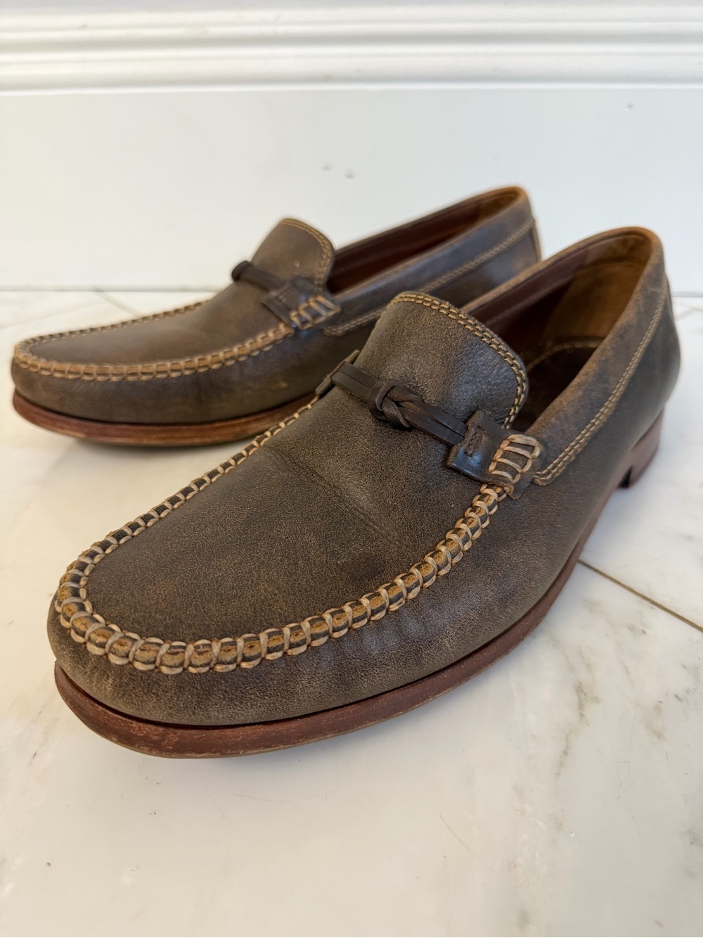 TRASK Sawyer men’s 10.5 brown burnished leather slip on contrast knit loafers